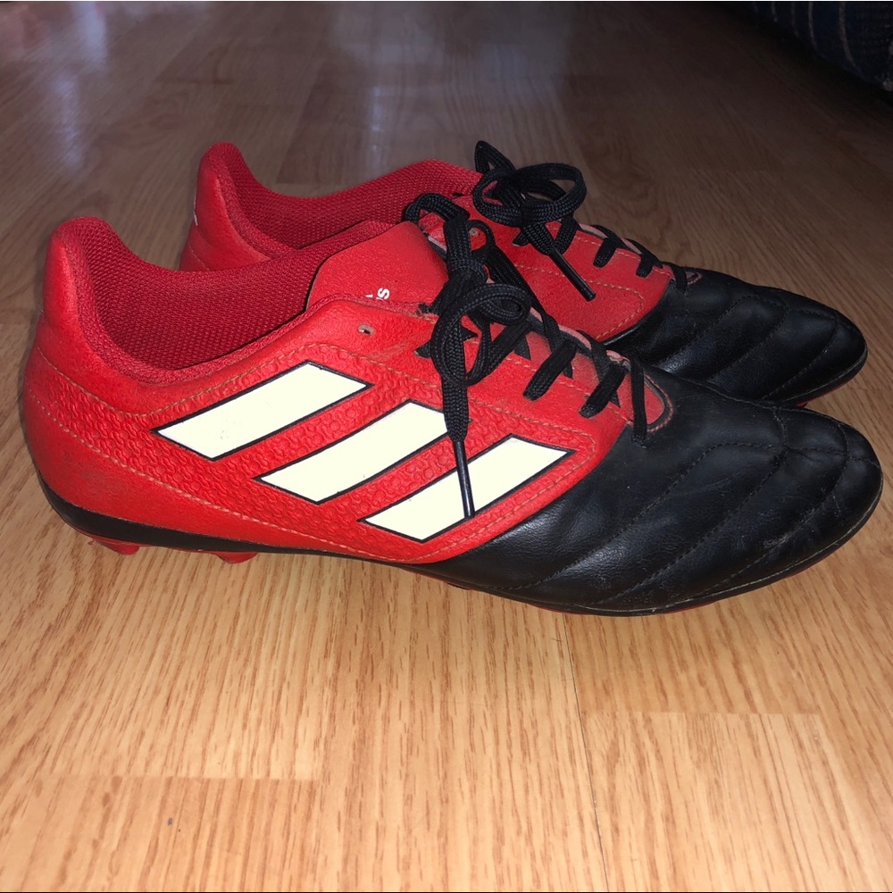 Kids Soccer Cleats Sz 6